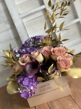 Load image into Gallery viewer, Golden Romance
